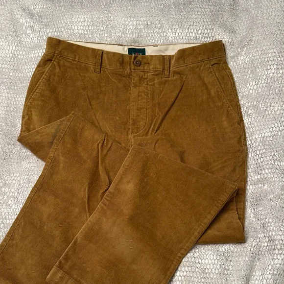 J. Crew Men's Broken-in Straight pant in stretch corduroy in vintage golden rod - Picture 6 of 8